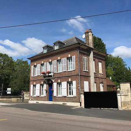 Maison Quatre Freres Louviers Exterior photo